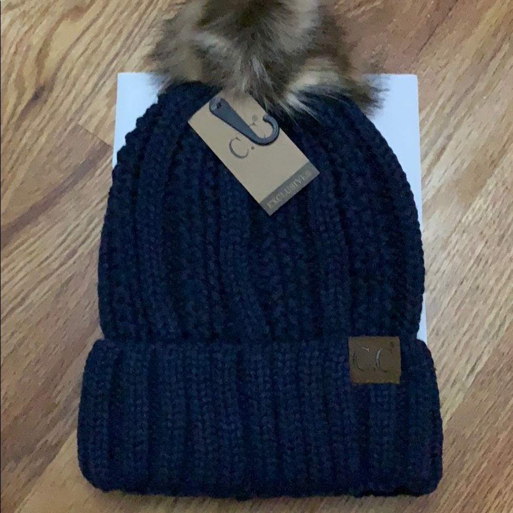 Beanie hat with pom fleece lined